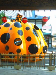 京都に草間彌生さんの作品を見に行きました。黄色いかぼちゃ