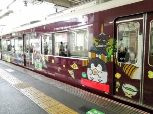 阪急電車の #コウペンちゃん ラッピング車両は初遭遇です。 
